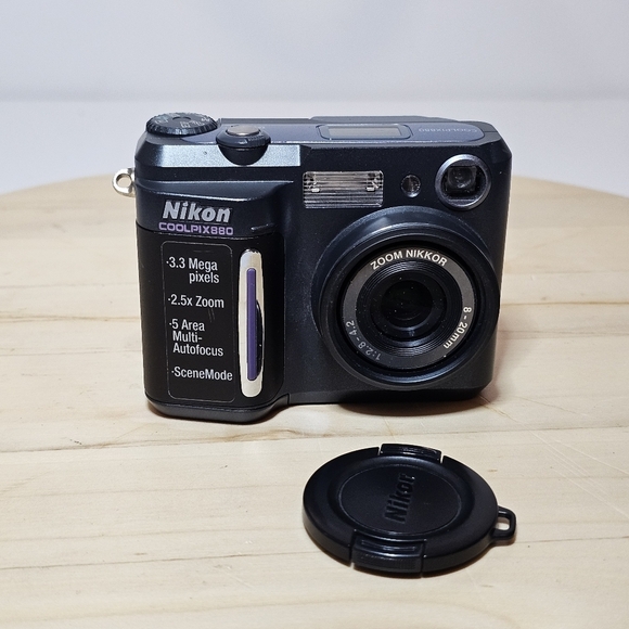 Nikon Coolpix 880 Digital Camera 3.3MP No Charger Untested For Parts Or Repair s - Picture 1 of 7